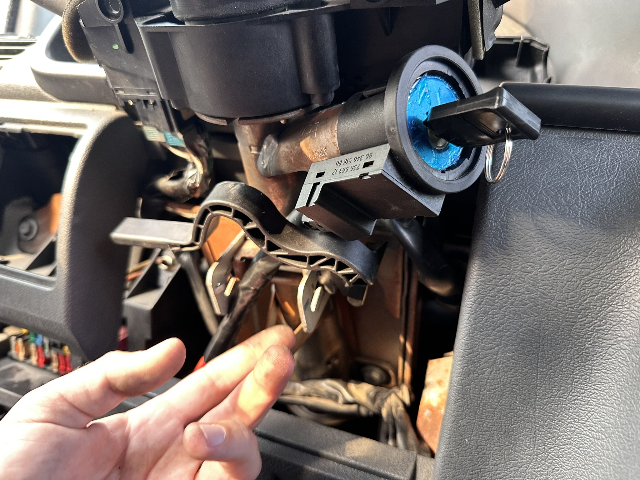 Desmontaje de cerradura de encendido