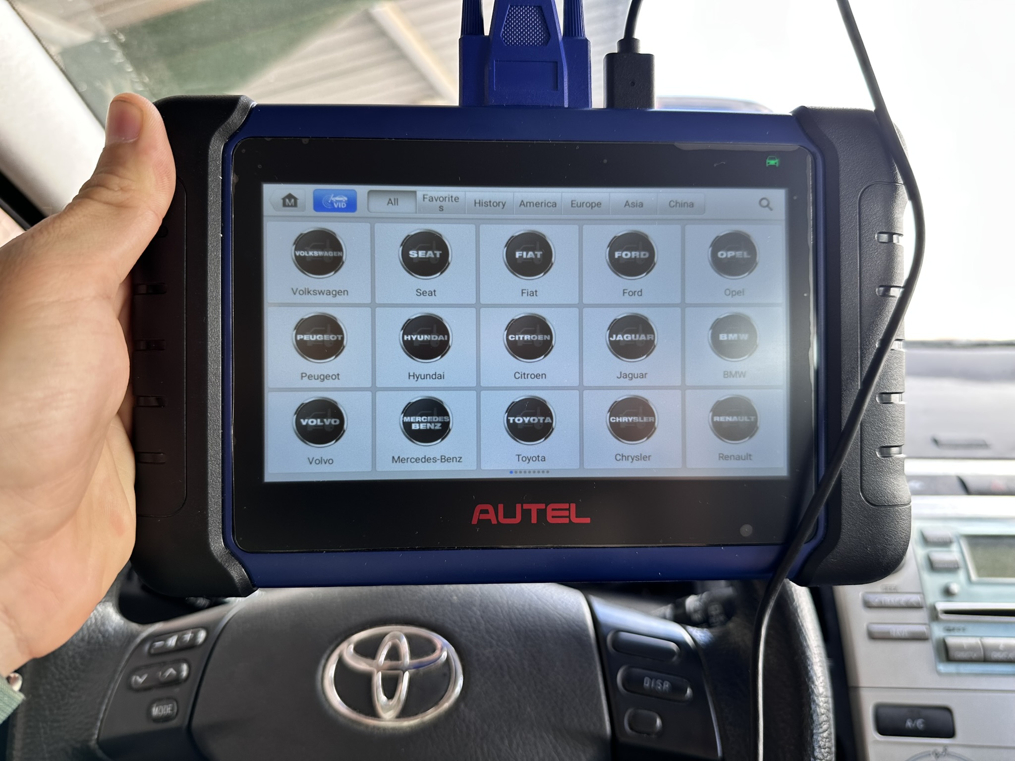 Scanner Autel con todas las marcas de coches